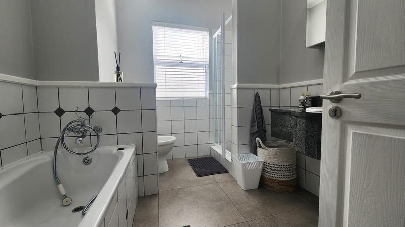 To Let 4 Bedroom Property for Rent in Pinnacle Point Golf Estate Western Cape